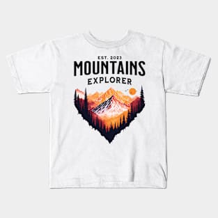 Mountains explorer - Mountain Lovers Hiking Kids T-Shirt